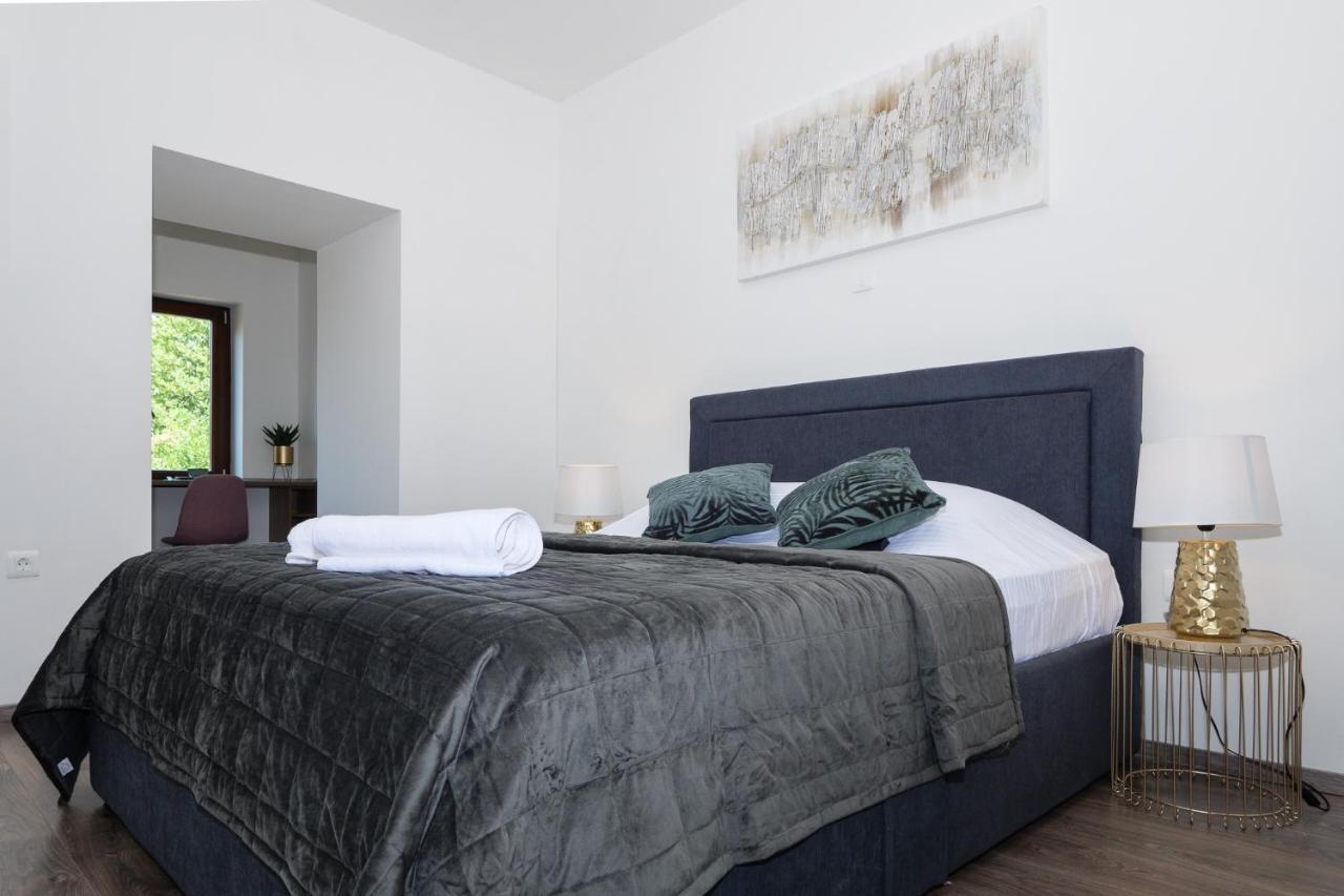 Arena Delight Studio Apartments Pula Extérieur photo