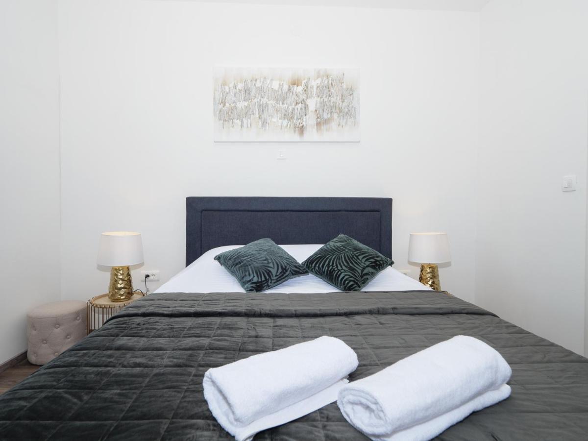 Arena Delight Studio Apartments Pula Extérieur photo